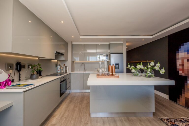 25 Dover, Waterclub, Mouille Point-007
