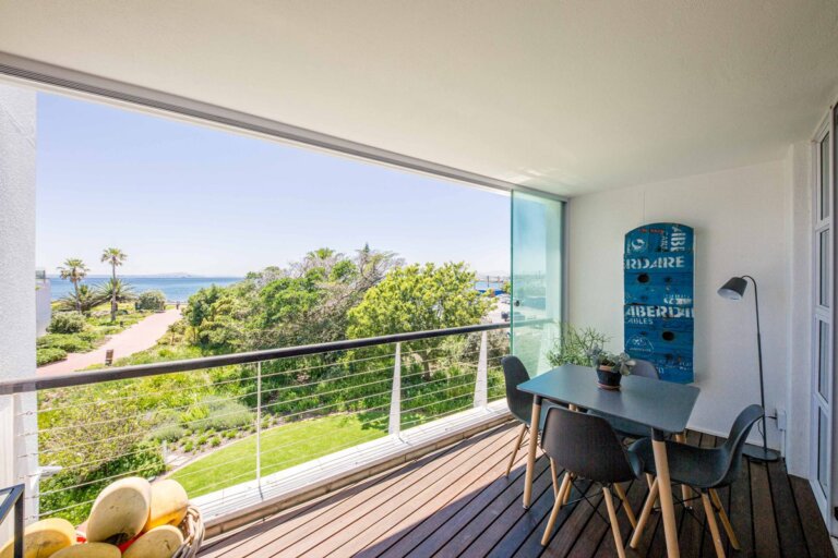 25 Dover, Waterclub, Mouille Point-009