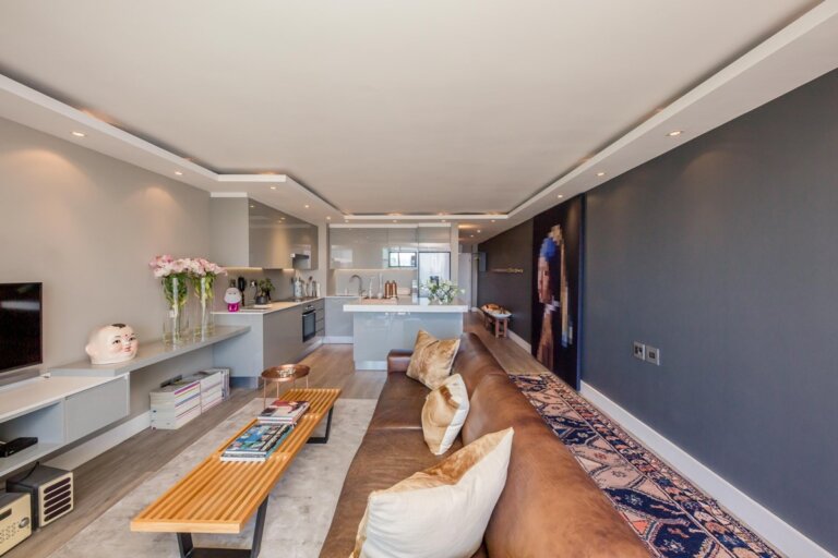 25 Dover, Waterclub, Mouille Point-014