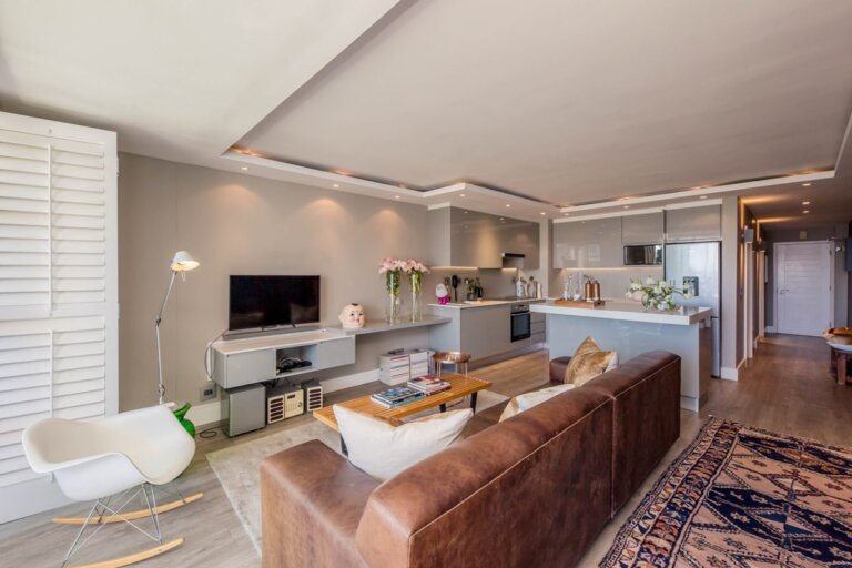 25 Dover, Waterclub, Mouille Point-015