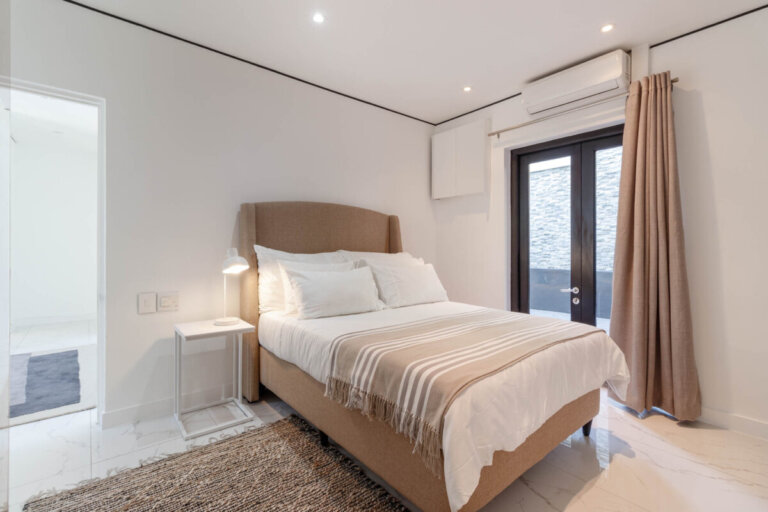 Seascape Serenity: Strathmore Heights Camps Bay's Scenic Retreat