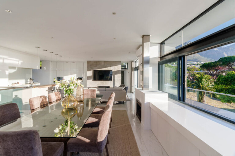 Strathmore Heights 5-Bed Camps Bay Villa: Your Gateway to Coastal Opulence"