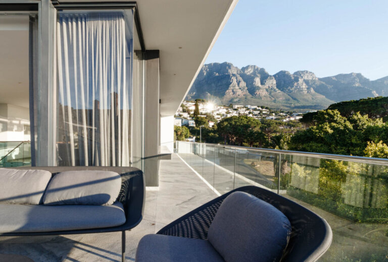 Sweeping Vistas & Refined Living: Strathmore Heights Villa's Essence