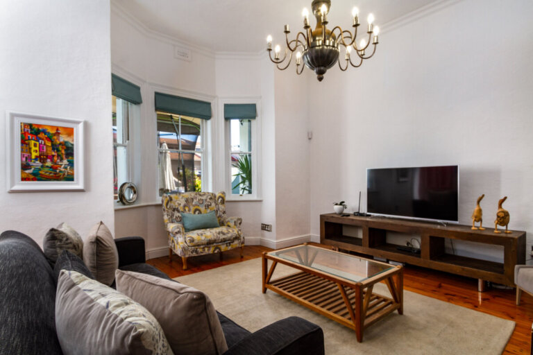 bertram-majolica-lounge-with-tv-4783936229