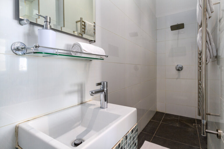 bertram-majolica-master-en-suite-4783942506