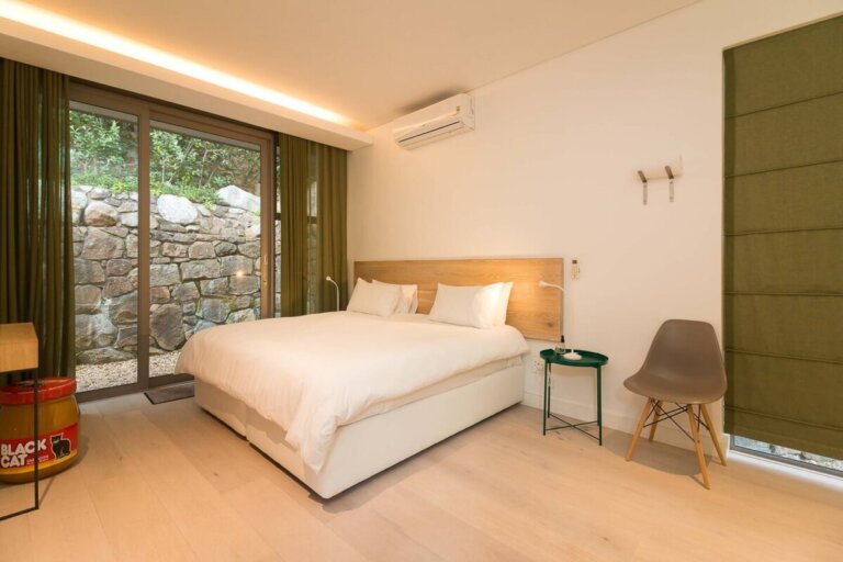 lower bedroom at Argyle holiday Villa in Camps Bay