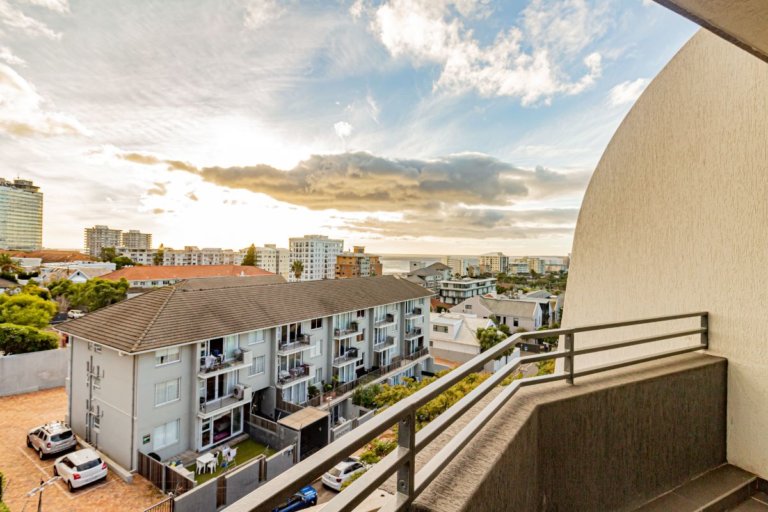 9-on-s-9-on-s-balcony-views-1224357387-1