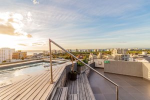 9-on-s-9-on-s-communal-rooftop-pool-1224355021