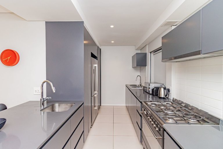 9-on-s-9-on-s-kitchen-1224355068