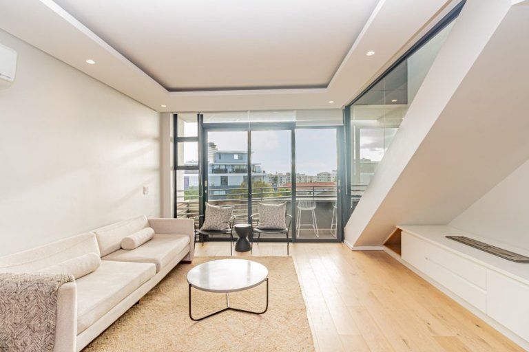 9-on-s-9-on-s-living-area-1224355237