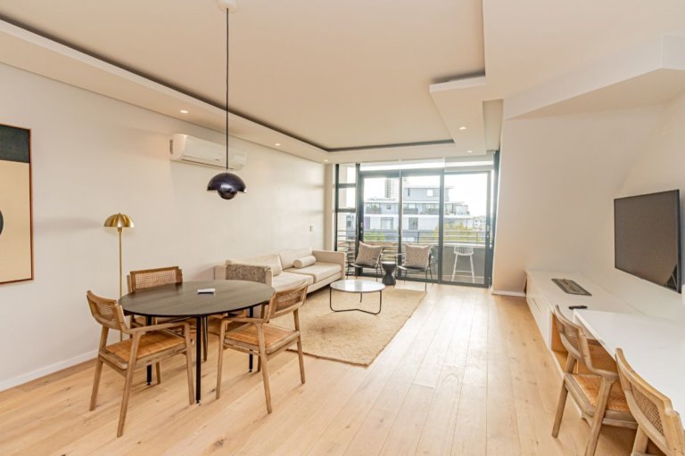 9-on-s-9-on-s-lounge-and-dining-1224355531