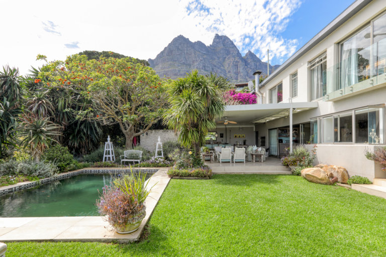 021 Garden and pool