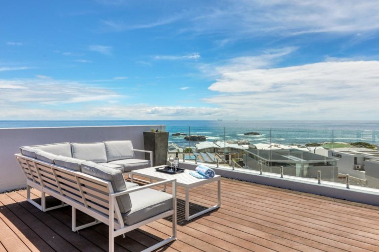Coastal Elegance Unleashed: Villa Rocha 2 - Your Bakoven Oasis