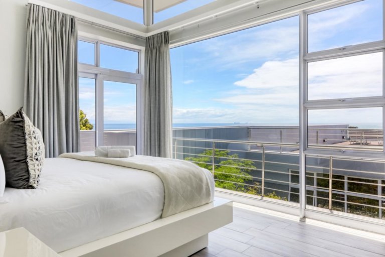 Seaside Splendor: Villa Rocha 2 - Your Coastal Sanctuary in Bakoven
