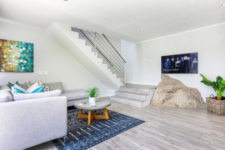 A Coastal Haven - Discover Villa Rocha's Exquisite Living