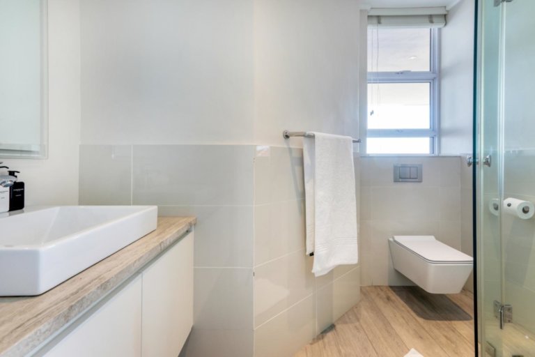 Coastal Chic - Villa Rocha's Exclusive Residence in Bakoven