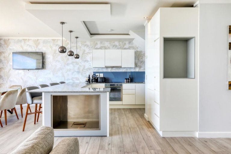 Your Private Coastal Retreat: Villa Rocha 2 - Unwind in Bakoven's Finest