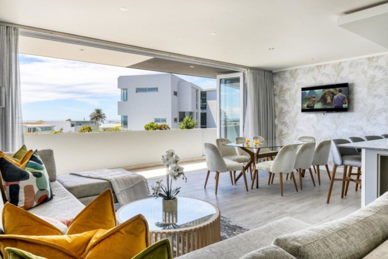 Coastal Chic Defined: Villa Rocha 2 - Your Stylish Bakoven Getaway