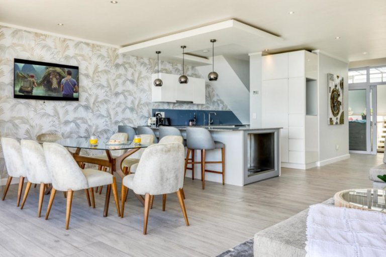 Your Dream Escape - Villa Rocha in Bakoven, Cape Town