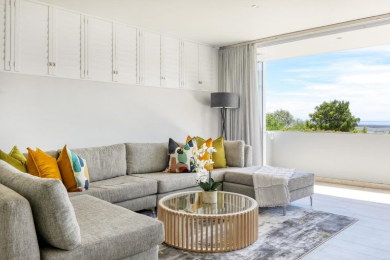 Elegant Coastal Retreat - Villa Rocha in Bakoven