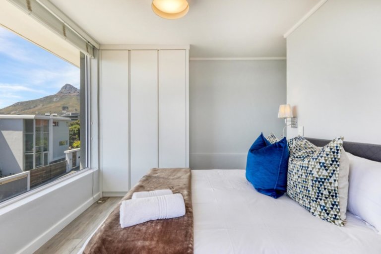 Seaside Retreat: Villa Rocha 2 - 3 Bed Villa in Bakoven