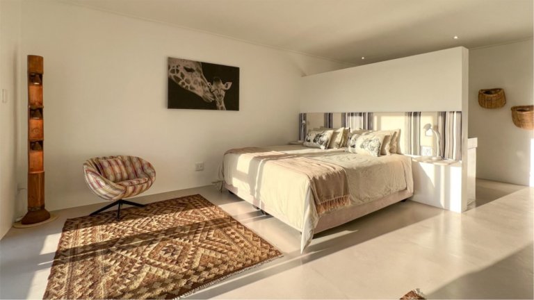 vow_bedroom_sunlight