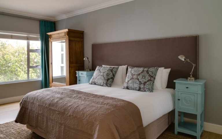 luxury-villa-vacation-rentals-self-catering-accommodation-cape-town-camps-bay-ottawa-BEDBATH07