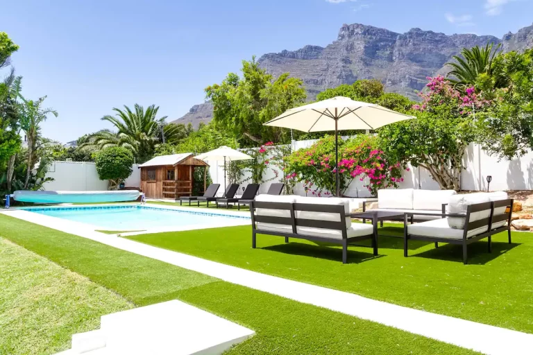 Breathtaking Views: Unveiling Rottingdean Villa's Elegance in Camps Bay