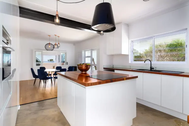 Luxury Unveiled: Your Getaway to Rottingdean Villa in Camps Bay