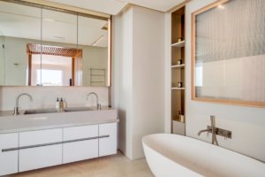 301 Parama - beautiful Bathroom