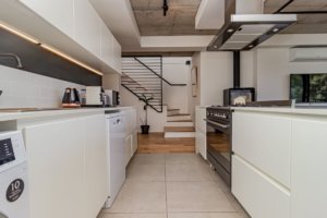 Modern kitchen in gorgeous apartment Bo-Kaap 40 on L