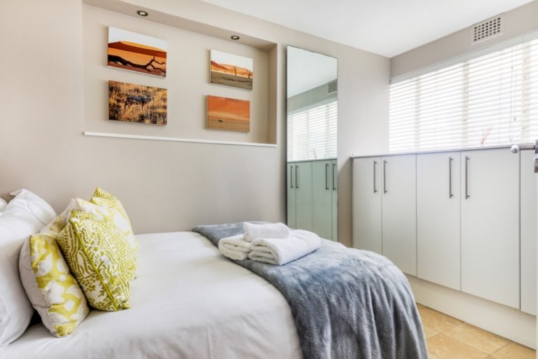15-villa-marina-mouille-point-635b8a774eb41