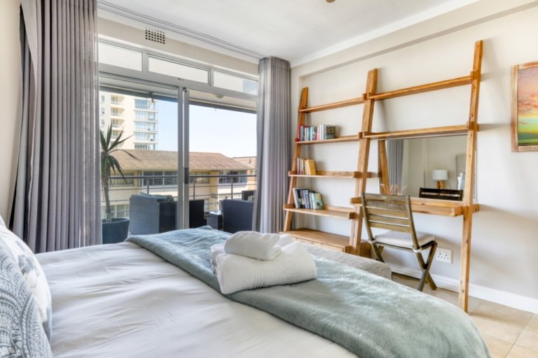 15-villa-marina-mouille-point-635b8a7c9fc6d