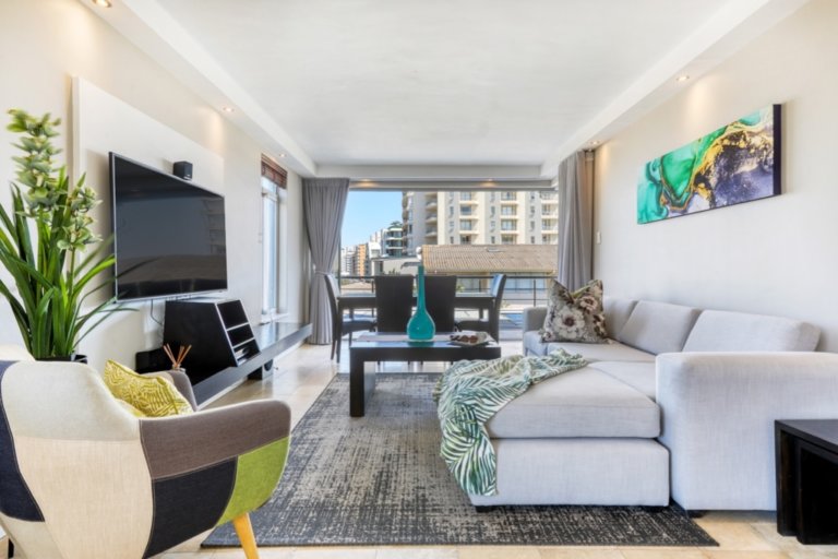 15-villa-marina-mouille-point-635b8a8039372