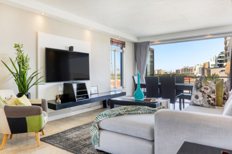 15-villa-marina-mouille-point-635b8a816e599