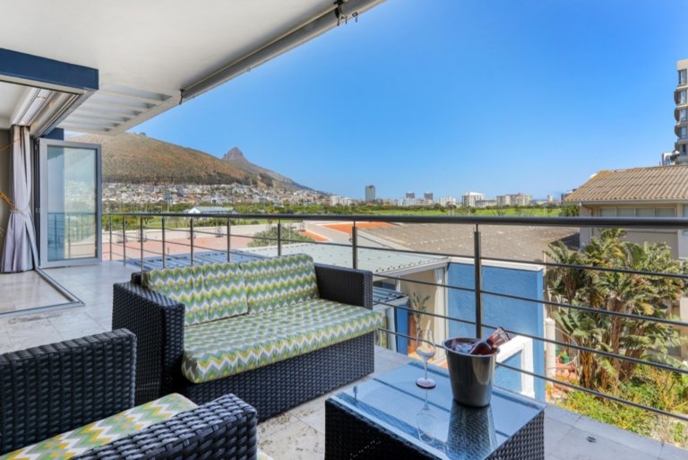 15-villa-marina-mouille-point-635b8a8bef80e