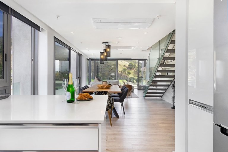 702-on-strand-cape-town-city-bowl-6426d2673dd1a