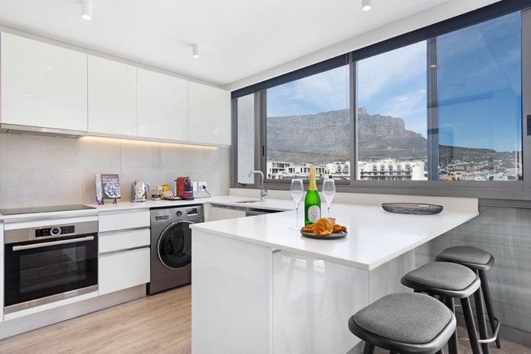 702-on-strand-cape-town-city-bowl-6426d26880fd4