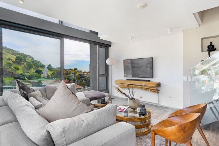 702-on-strand-cape-town-city-bowl-6426d2729dfaf