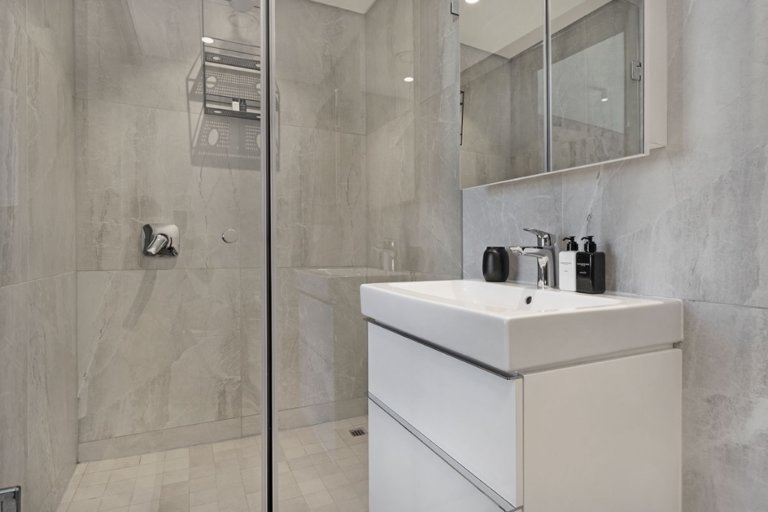 702-on-strand-cape-town-city-bowl-6426d298a883e
