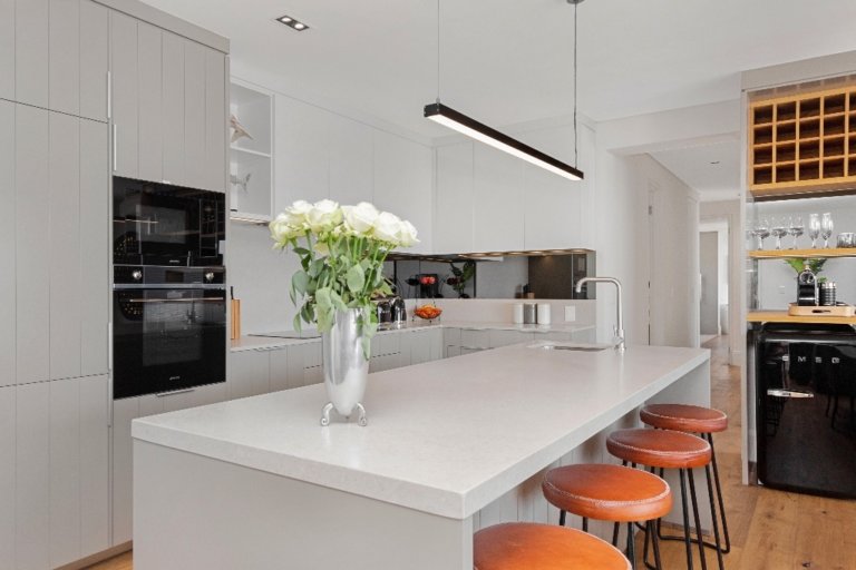 alpha-one-penthouse-sea-point-64809078e4994