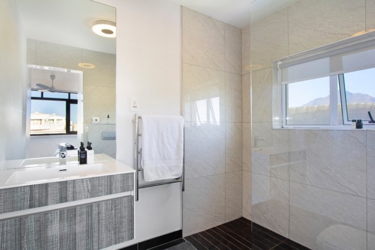seahill-luxury-apartment-mouille-point-63735dfb0ce75