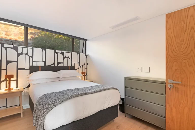 Bedroom 10 (B) Double bed with Ensuite