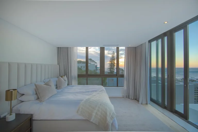 Master Bedroom (A) King-size bed (Extra length)