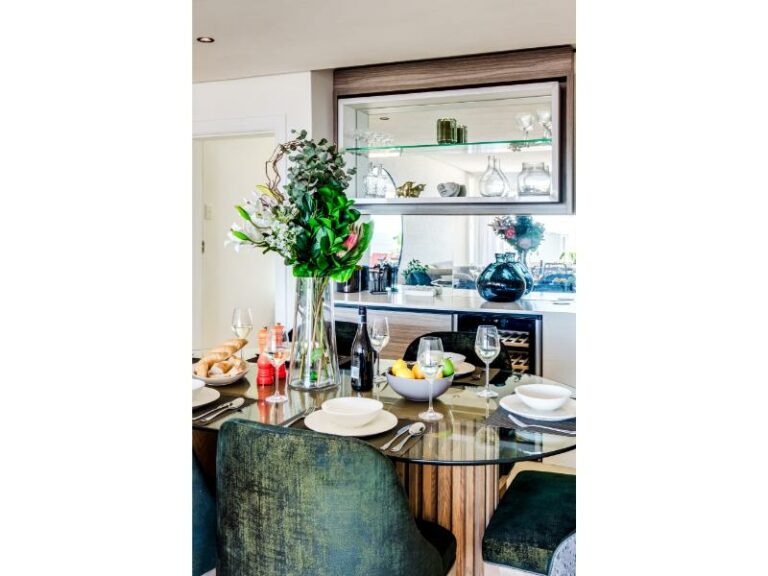 alanda-dining-table-diningroom