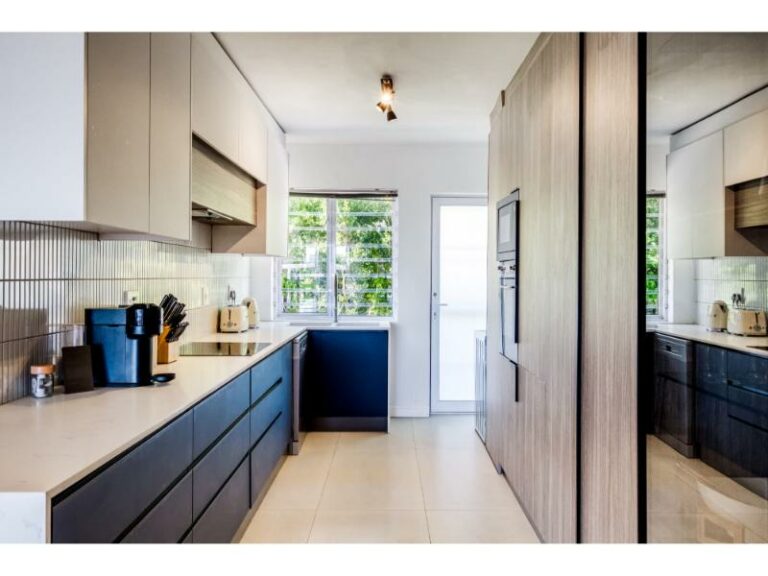 alanda-kitchen-with-bics-state-of-the-art-appliances