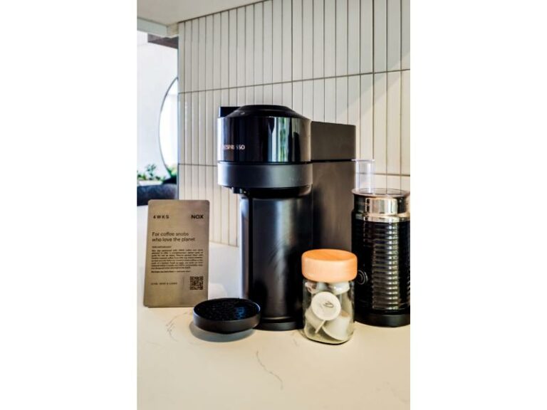 alanda-kitchen-working-coffee-machine