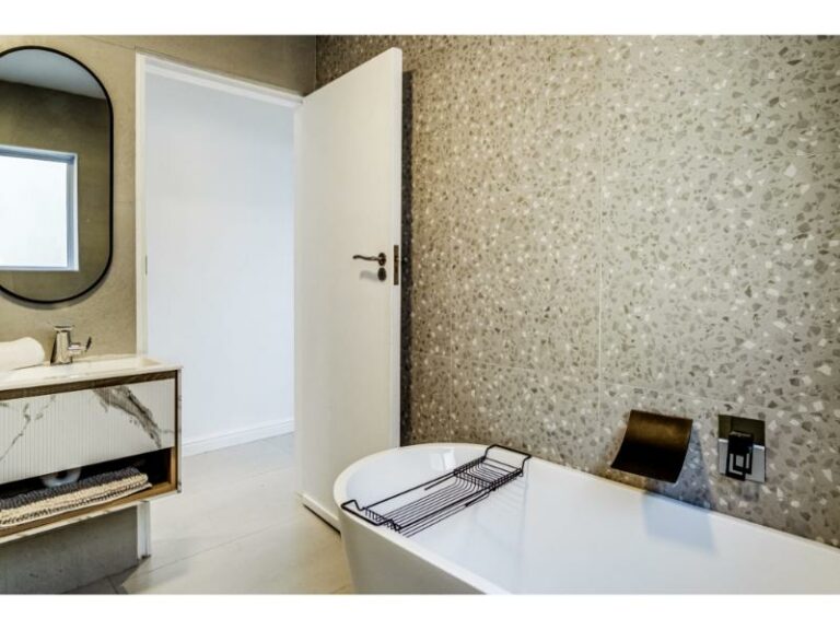 alanda-neat-tidy-bathroom-amazing-workmanship-on-the-walls