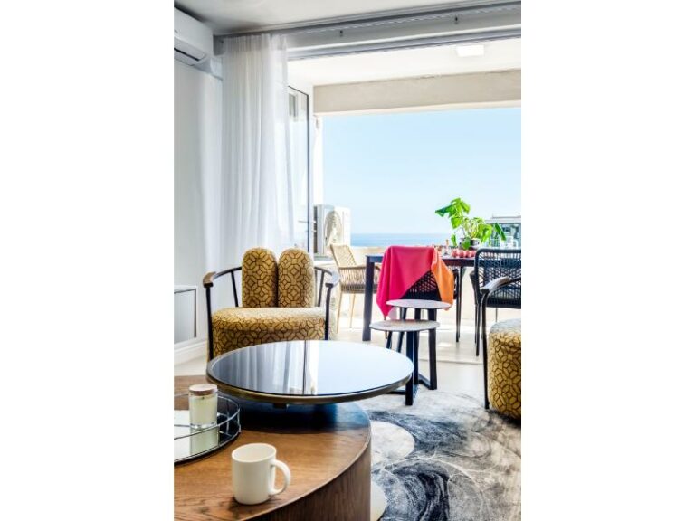 alanda-oceanviews-from-lounge-area