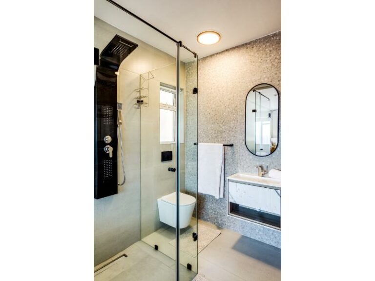 alanda-state-of-the-art-shower-bathroom-designed-for-convinience